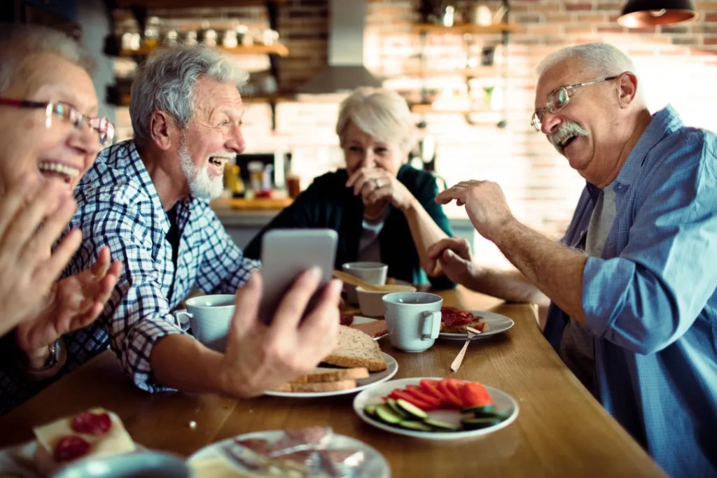 Top 5 ways better hearing can help you enjoy summer gatherings